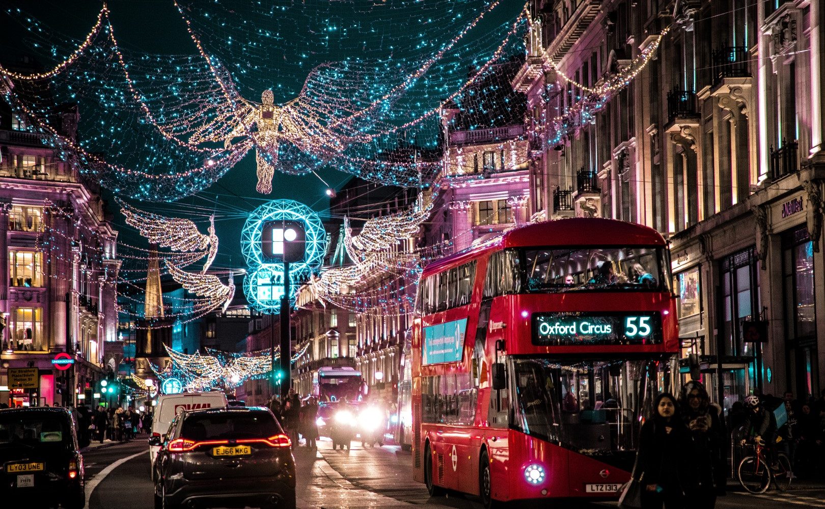 busiest tourist season in london