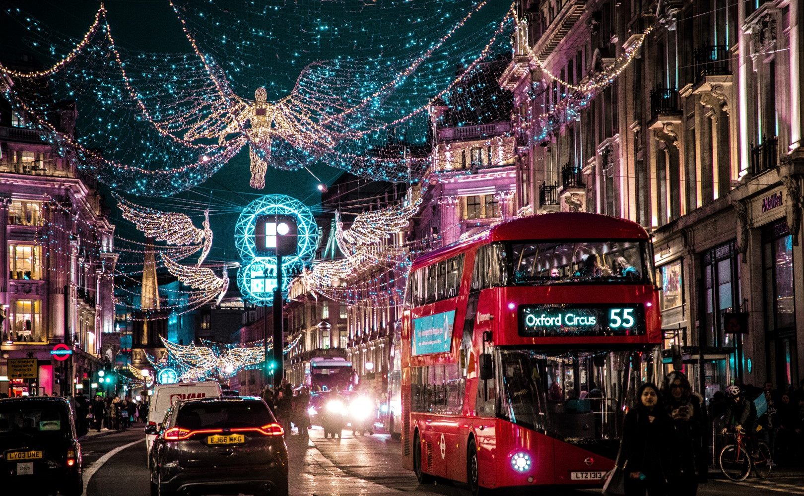 peak tourist season in london