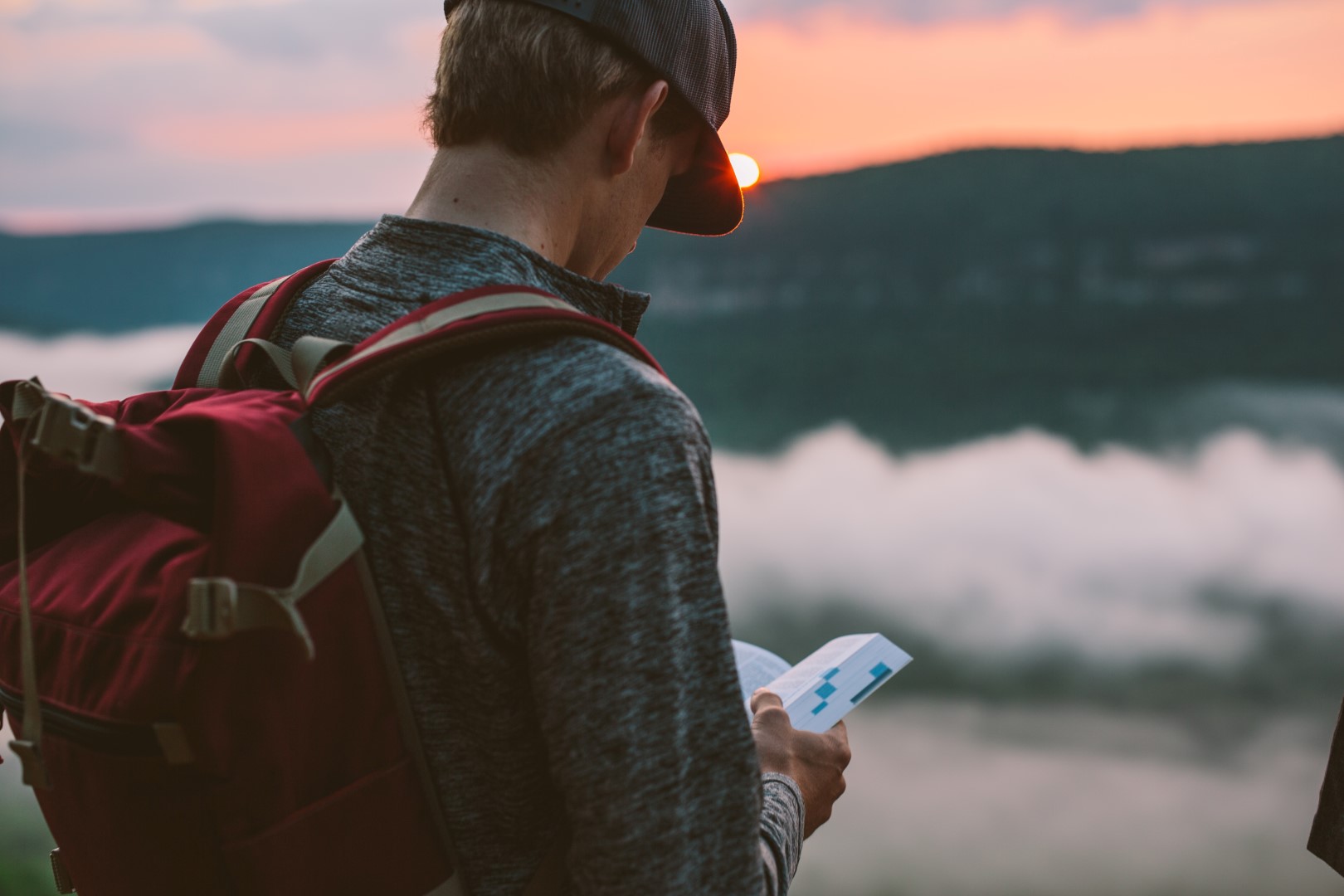 20+ Useful Tips for Traveling Alone for the First Time