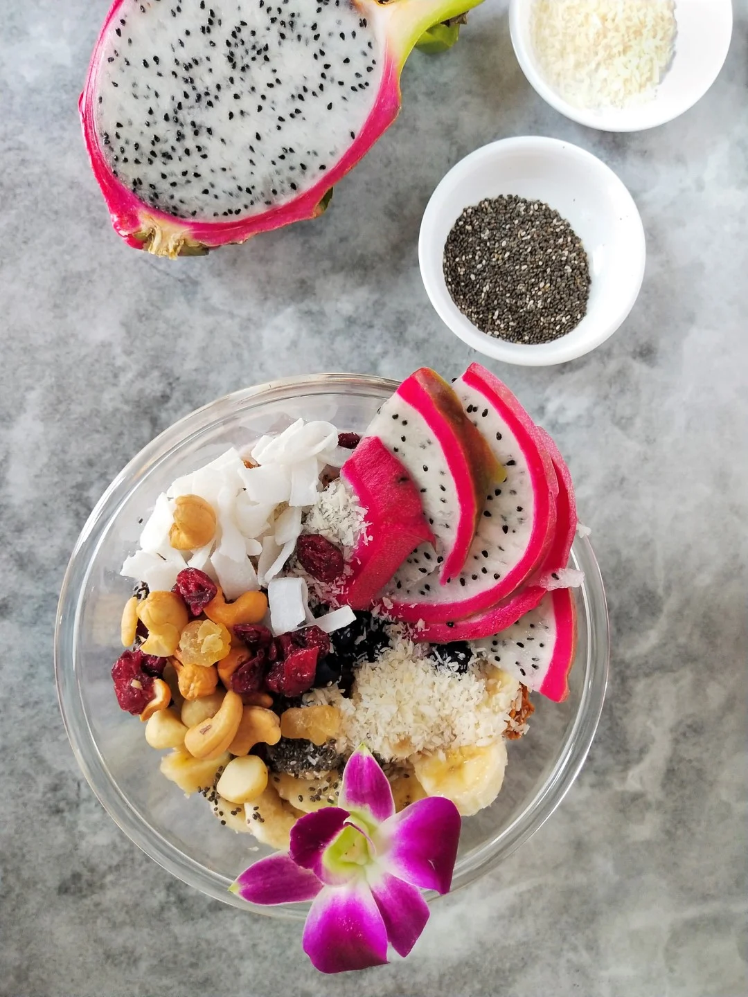 Dragonberry Yogurt Smoothie Bowl –