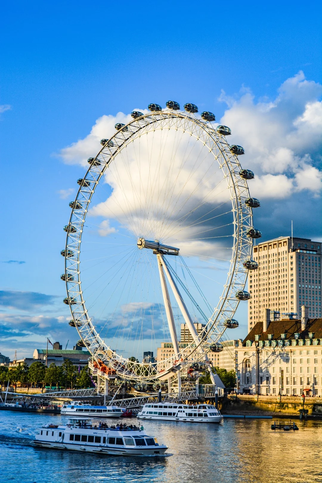 London Eye - A Popular Ferris Wheel on the River Thames – Go Guides