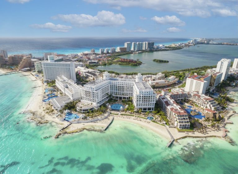 How To Get from Cancun Airport to Hotel Zone (4 Options)