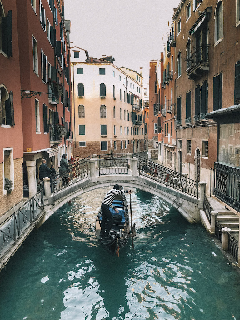 Image of a gondola in Venice inserted in a post about the best Venice tours from Rome.